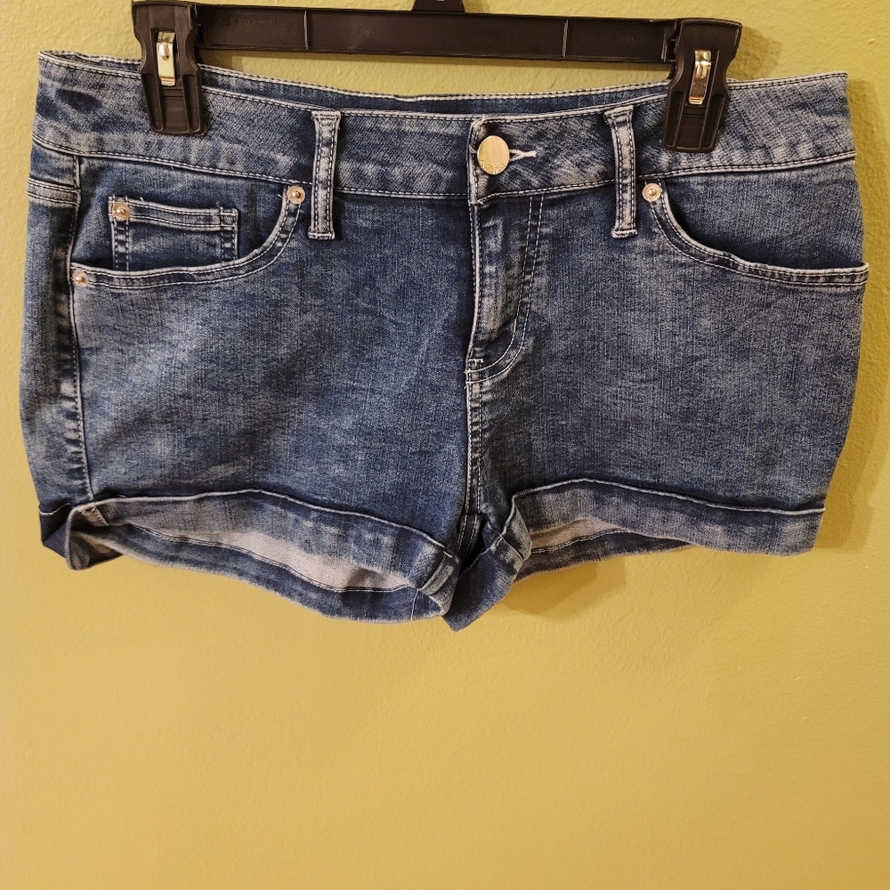 No boundaries Jean shorts- juniors 13